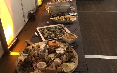 hochwertiges Buffet im Partyzelt